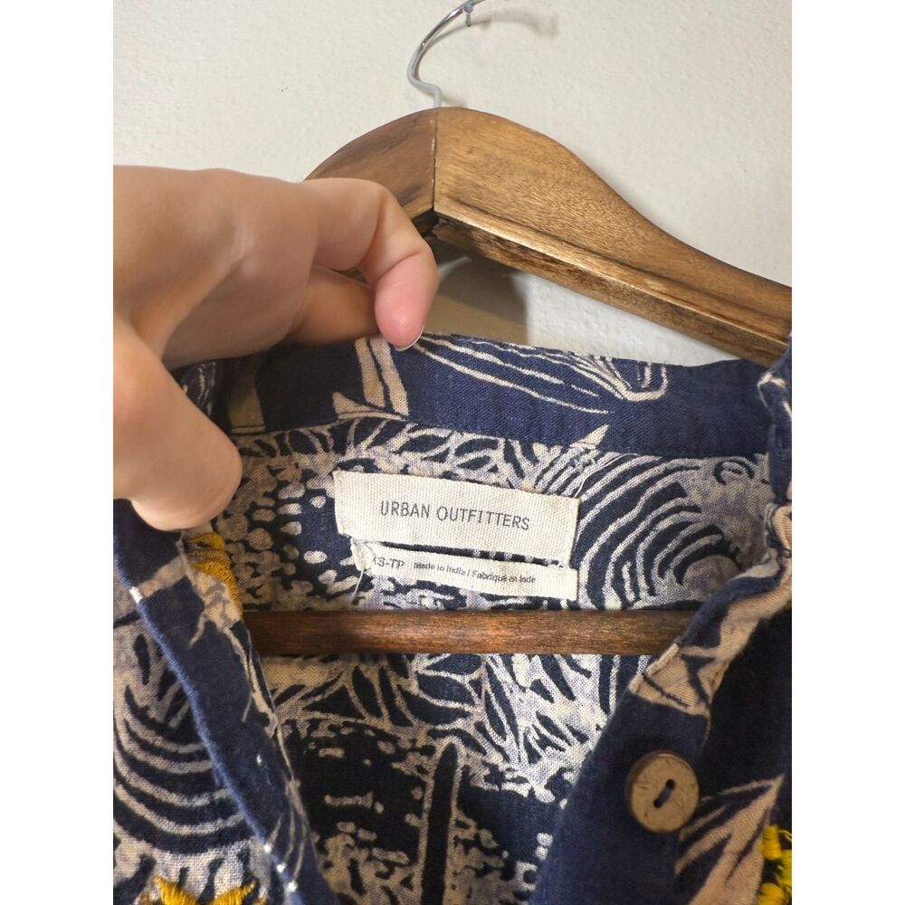 Urban Outfitters Embroidered Button Up Top Womens Sz XS Linen Blend Beachy Boho - Picture 6 of 9
